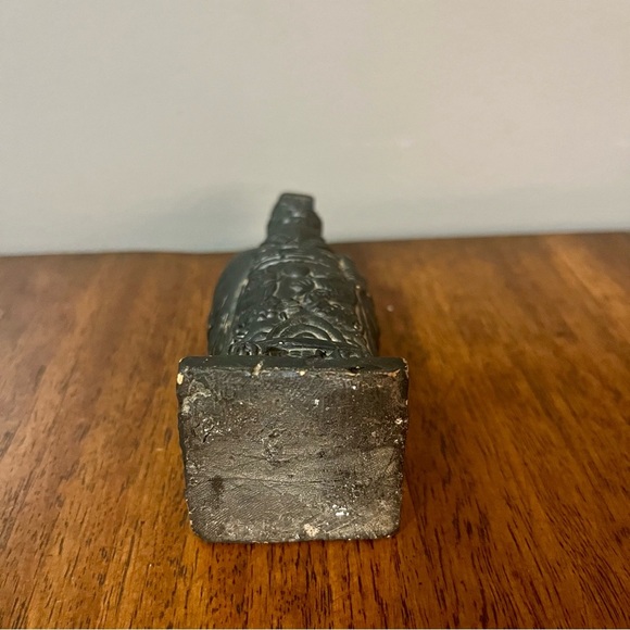 Vintage Chinese Terracotta
Clay Warrior Soldier 4.75" Tall
Figurine Replica. - Picture 7 of 9